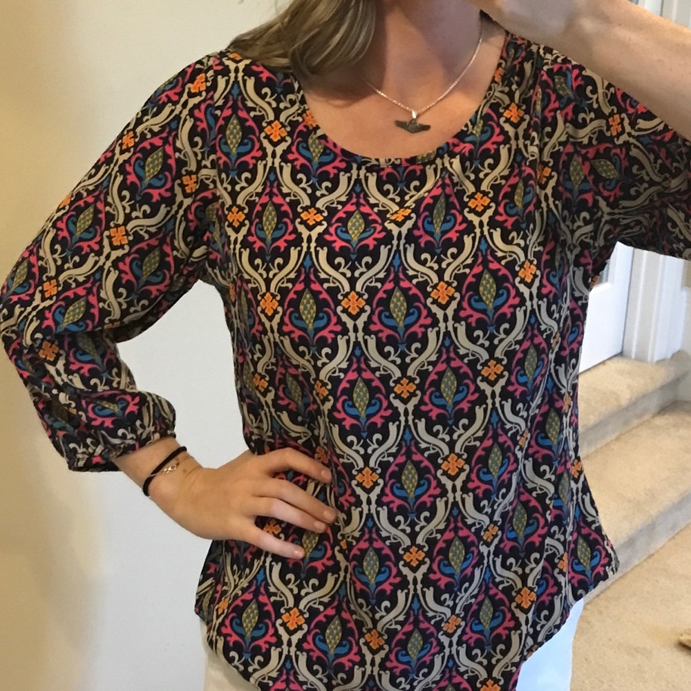 Cute patterned top with Pearl Buttons